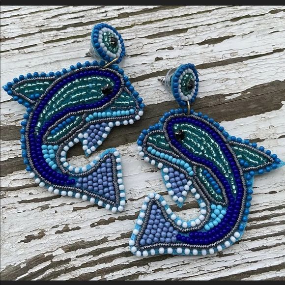 Dolphin Earrings Blue Fish Ocean Beach Dolphins Seed Bead Dangle - Picture 1 of 2